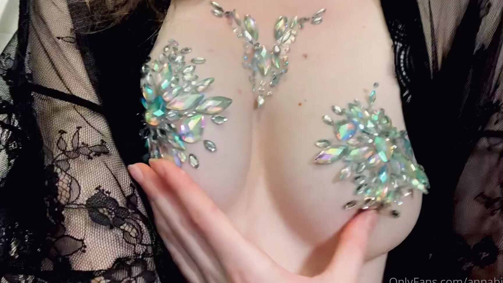 Annabisoux 2047938021 03 06 2021 On My Breasts