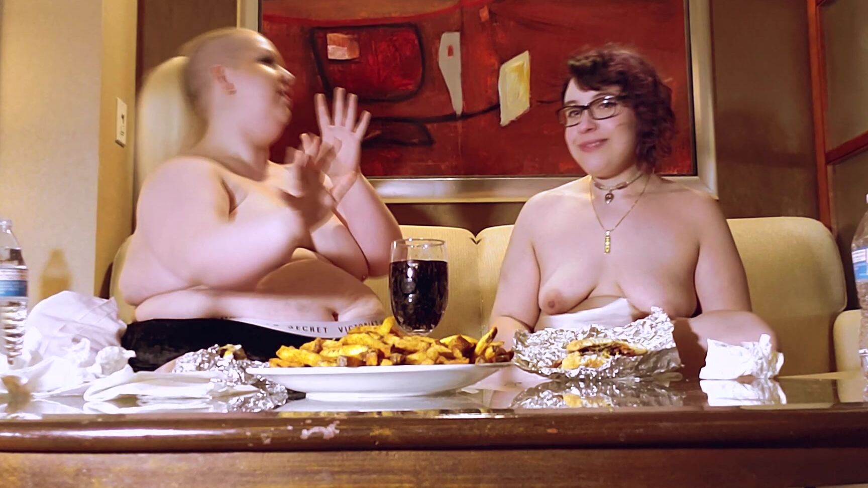 Lilkiwwimonster Hotel Mukbang With Velma Voodoo