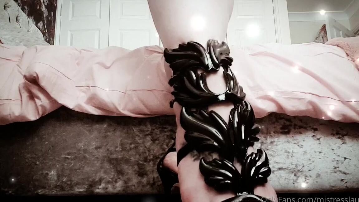 Miss Laura Nicknamed Mistresslaura11 Onlyfans Clip Open Wide And Goon At My Heels Over 1K Of Beauty On My Feet