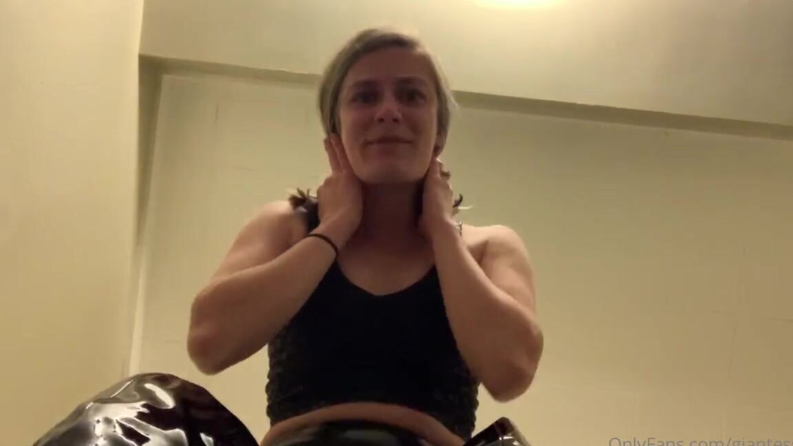 Giantess Tara Nicknamed Giantesstara 08 06 2023 Onlyfans Video Get Crushed