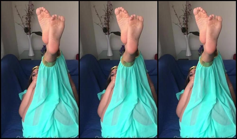 Gia S Feet Nicknamed Footsiebab 10 23 2021 Onlyfans Video I Feel So Horny That I Will Let You Play With My Feet Up