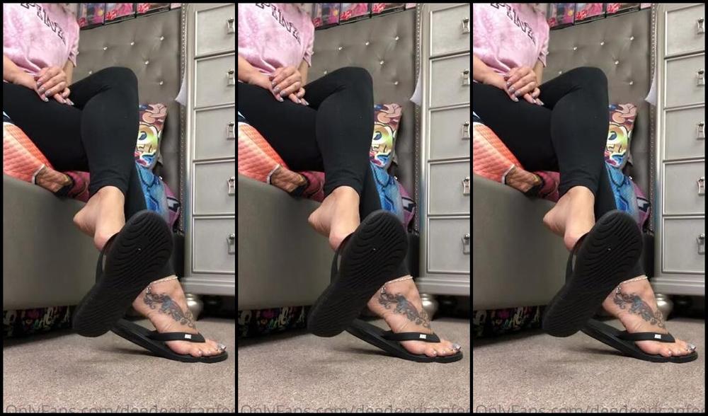 Deedeericanfeet Onlyfans As Requested In These Nike Flip Flops Dangle And Clap Clap