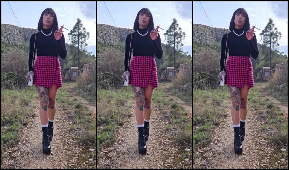 Queen Kinkerbell Nicknamed Kinkerbell23 Onlyfans A Walk Through The Moody Mountains Its Been Wet And Grey Here So I Thought