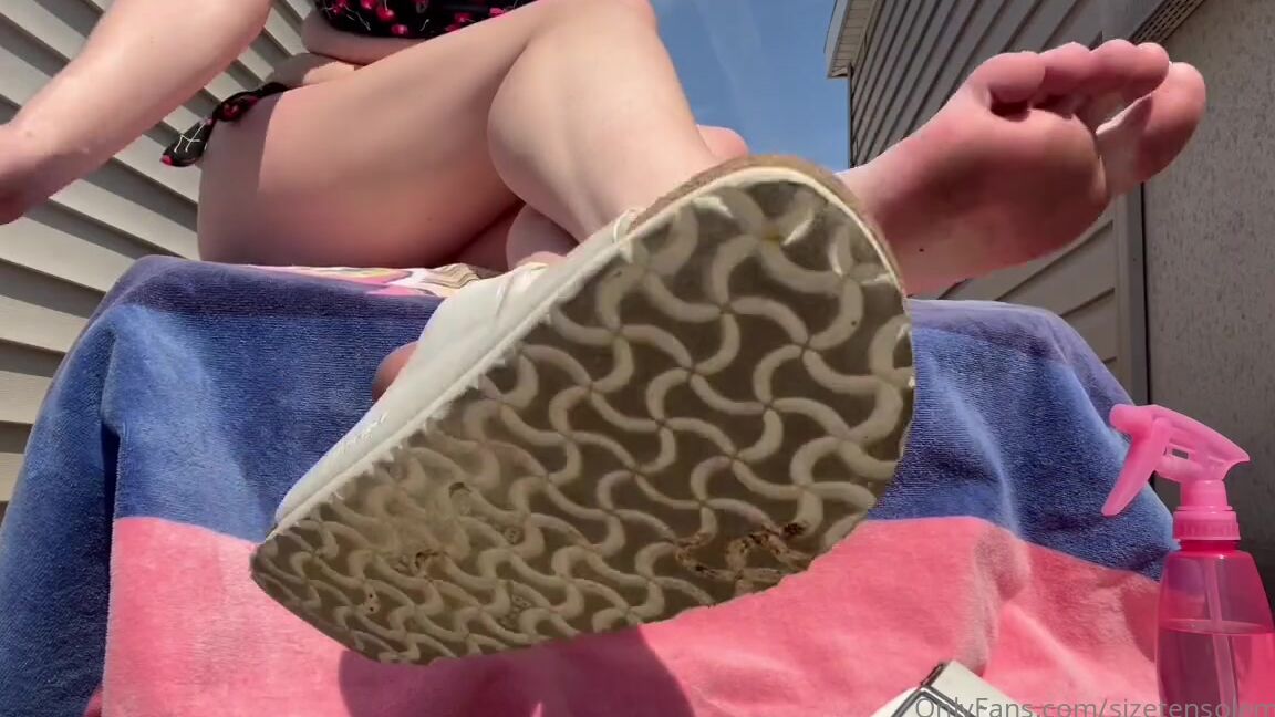Sizetensolemates Onlyfans Tan With Me On My Roof It Was Soooo Hot Out Yesterday I Kept My Spray Bottle Close So I Could