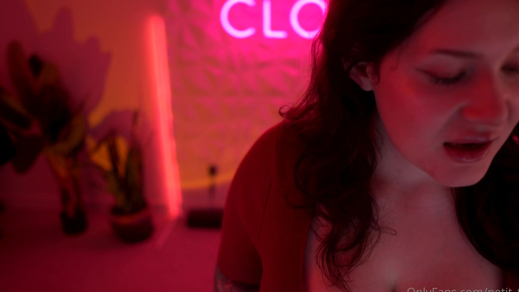 Petit Trefle Was Filming An Asmr Video Last Night And Just Wanted To Say Hi To You Guys It S So Stra