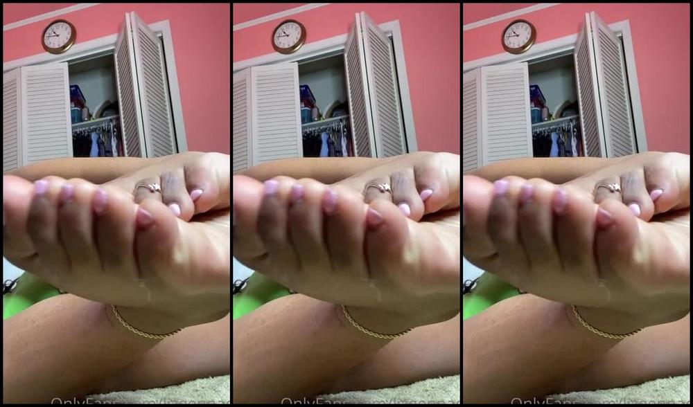 Liz Gennadi Nicknamed Lizgennadi 05 31 2020 Onlyfans Video I Want The Bottom Of My Soles Kissed Passionately Right After I Slide Them Out Of