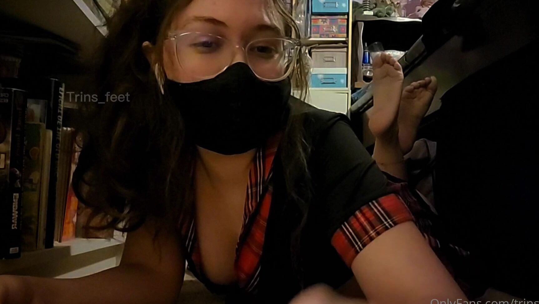 Trins Feet Let The Cards Choose How Quick You Get To Cum