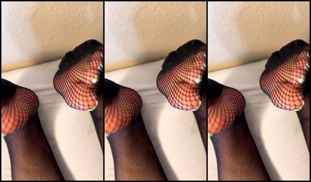 Prettynikkitoez Onlyfans Fishnet Anyone 1