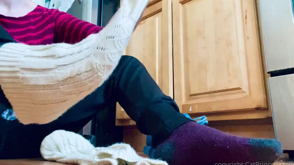 Catprincessfeet Onlyfans Sneaker Legwarmer And Wool Sock Removal Then Sweaty Soles Showenjoy Tip If U Like Soft Feet