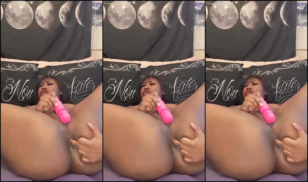 Swe Etcaramella Playing With The Pink While One S In The Stink