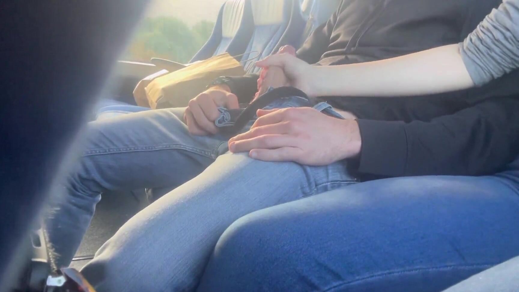 Публичная Мастурбация В Автобусе С Финальной Спермой Pornhub Com