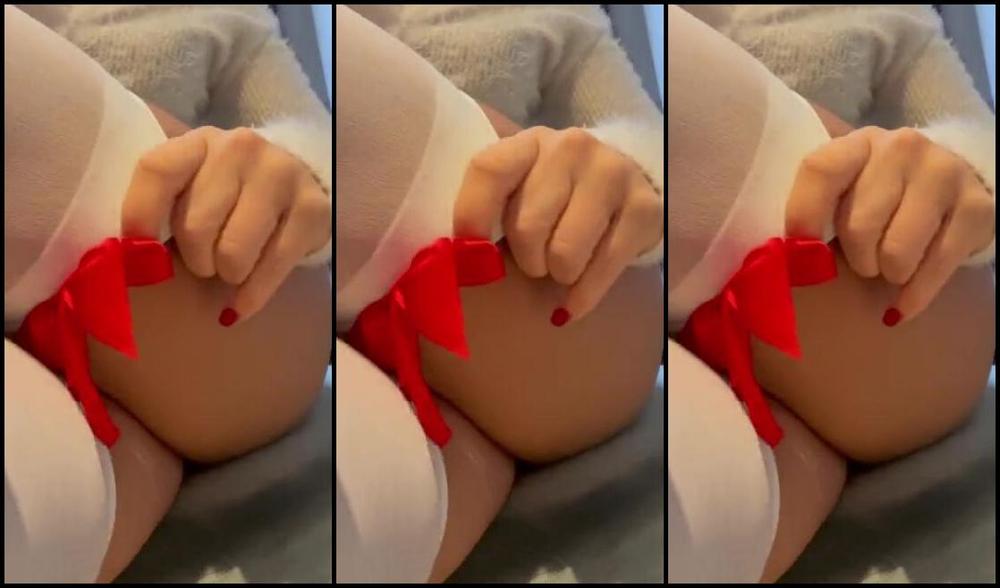 Queenfeetred Nicknamed Queenfeetred Onlyfans Merry Christmas