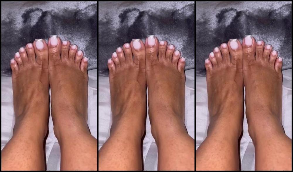 Queenjodiieetoes Aka Prettyfeetonly1800 Onlyfans I Think This Book Going Get Juicy