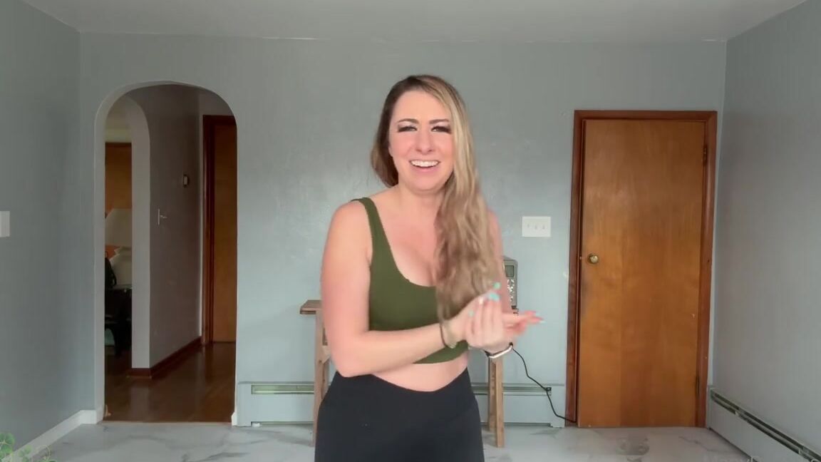 Dakota Charms Nicknamed Dakotacharms Onlyfans Buzz Off