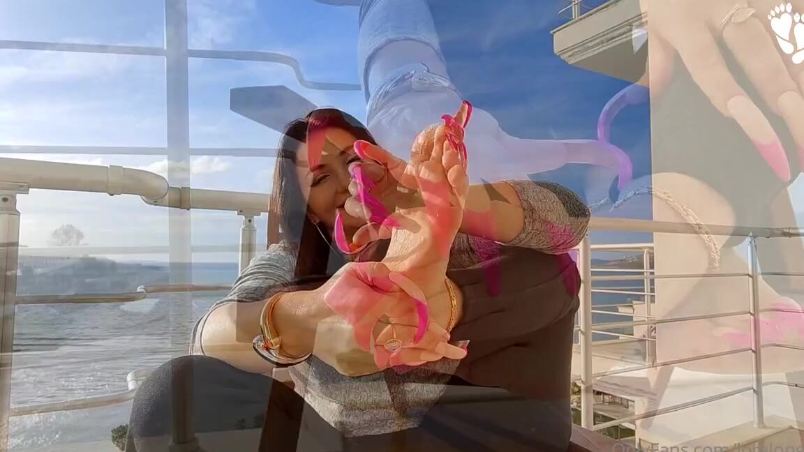 Lora Long Nails Nicknamed Loralongnails Onlyfans Long Toenails And A Sea View