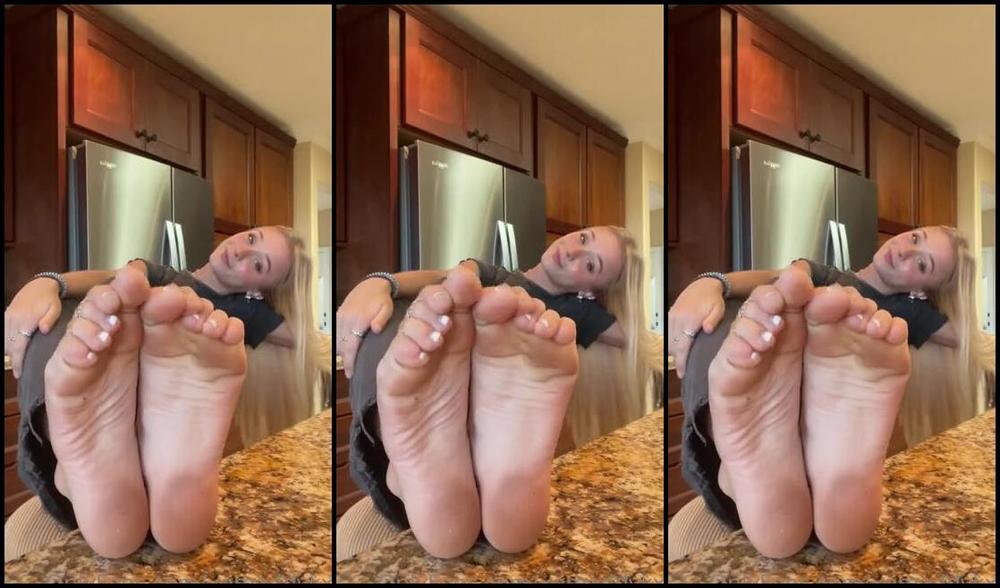 Goddess Kaylee Aka Xomaddykxo Onlyfans The Juicy Sweaty Soles Vid As Promised Just Imagine Being Able To Take A Nice Long Sniff Amazinp