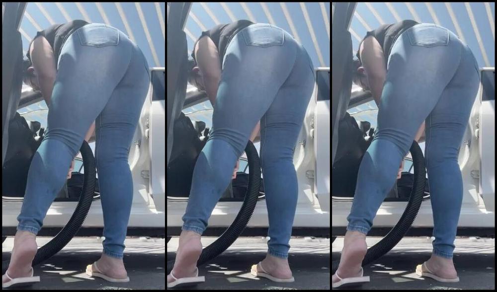 Servingbarefeet Aka Servingfet Onlyfans You Should Be Doing This For Me Don T Just Stand There And Watch