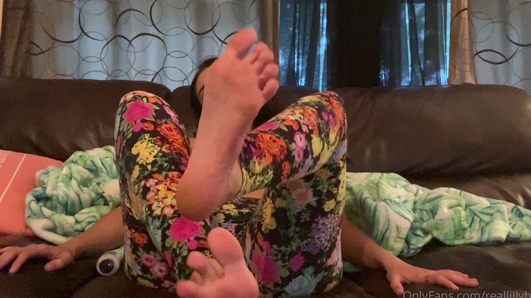 reallillyhallxx-11-06-2020-416087043