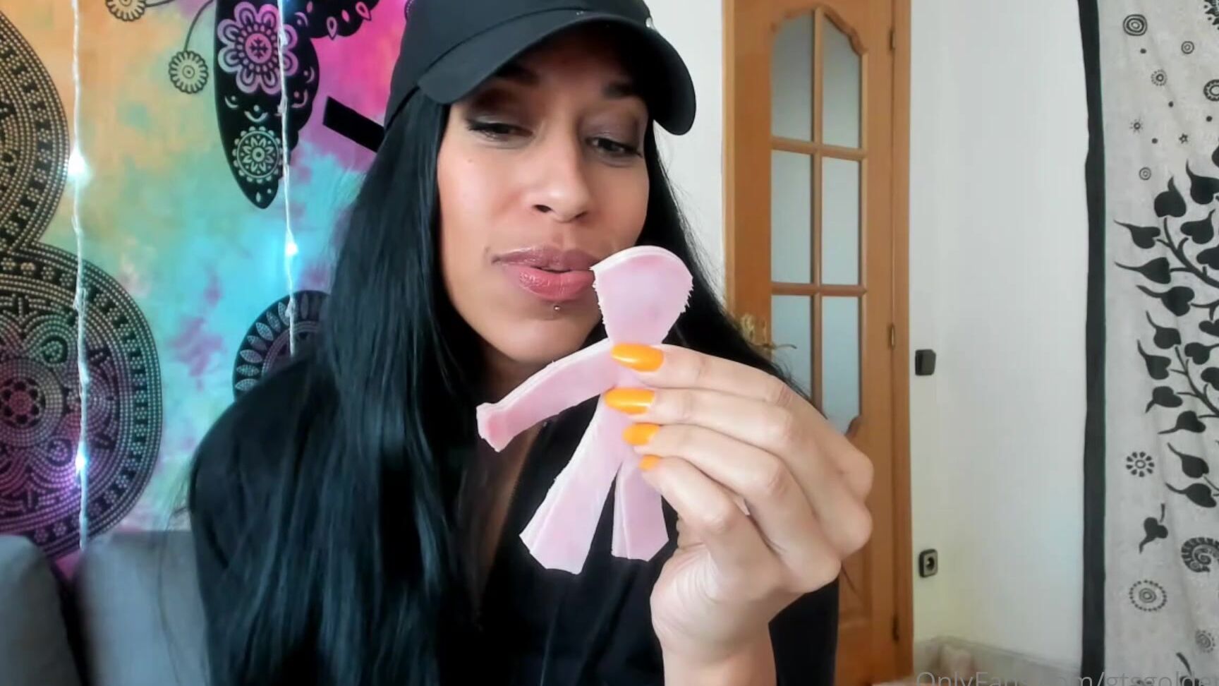 Gtsgoldenlace Owner Of The Gym Seduces You With A Kiss And Turns You Into Her Meaty Lunch