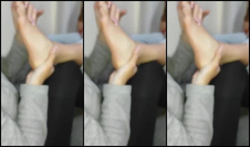 Sweet Feet Nicknamed Sweetfeetsv2 04 26 2023 Onlyfans Video Look What My Mom Does To Me I Love It When She Licks My Feet