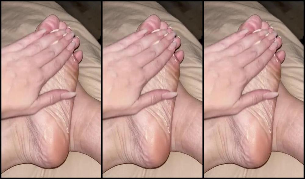 Foot Fetish Blonde Nicknamed Fetishblonde Onlyfans Been On My Feet All Day Rubbing Them Down With Some Lotion Since I Can T Take A Hot Shower Yet Sho