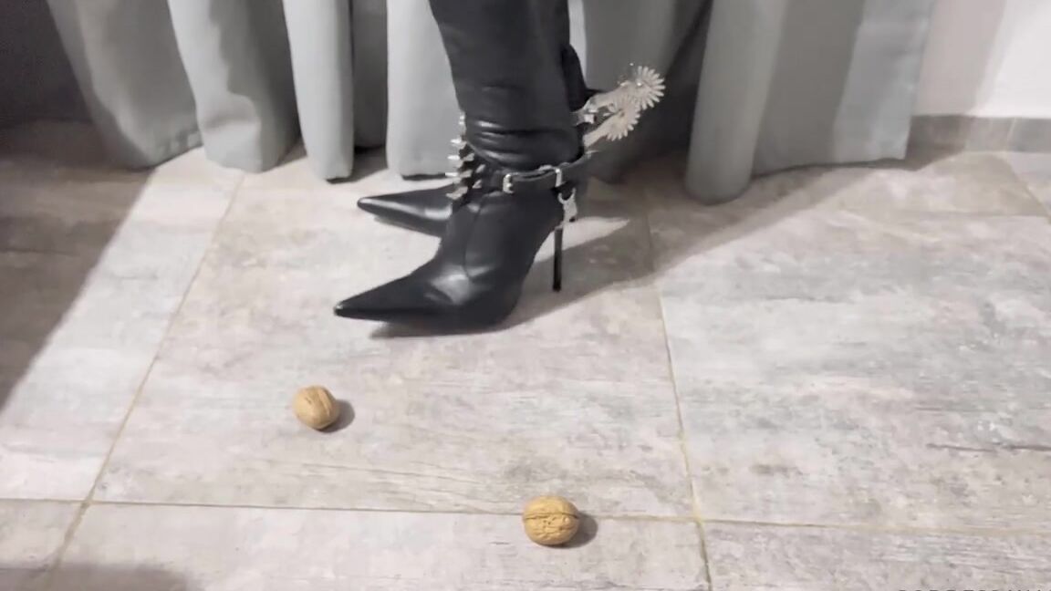 Goddess Kalinda Nicknamed Goddesskalinda Onlyfans This Is How Our Friday Begins Feel My Power It Gives Me Pleasure To Use You