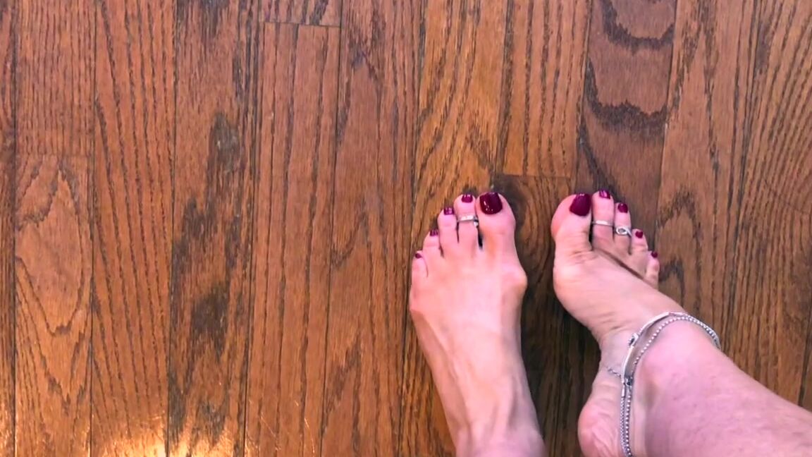 Janetmasonfeet Onlyfans Pov Bare Feet Toe Rings Walking Its Been A Long Time Since Ive Worn Several Toe Rings At Once N