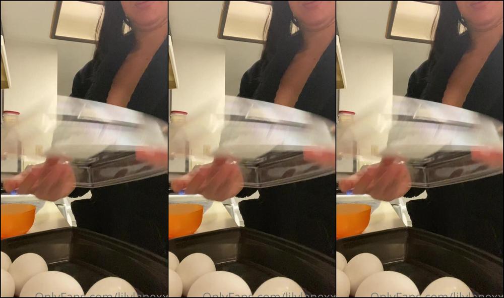 Lilylanexxx Making Some Eggs With Ham And Toast Oh And Here Are My Tits Enjoy Breakfast Babes