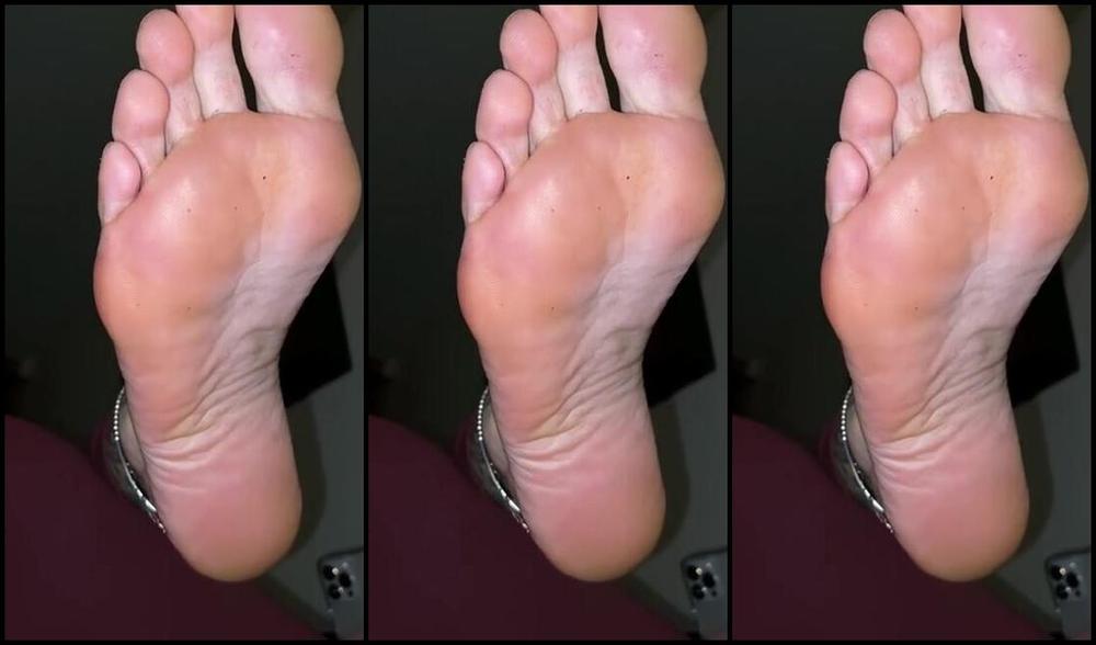 Thefantasychest Onlyfans Hand Held Fantasies The Step Mom S Sweet N Sweaty Soles I Know That The Vote Time On The Poll Isnp