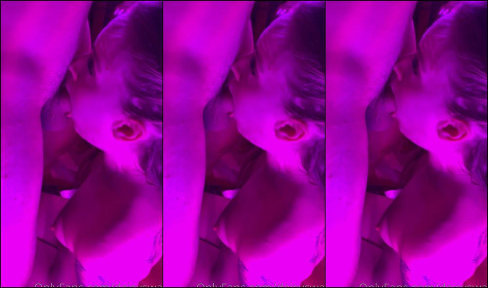 daisyswan-20-10-2020-1108844979-getting-that-cock-all-wet-because-i-m-about-to-get-pounded