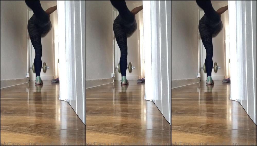 Bootyful Nylon Queen A Few Glute Exercises With My Pussy In The