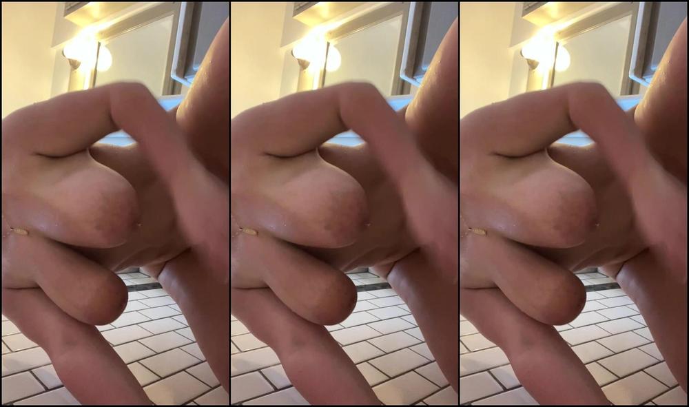 Sultanacurves 2821543124 03 30 2023 A Little View From Underneath