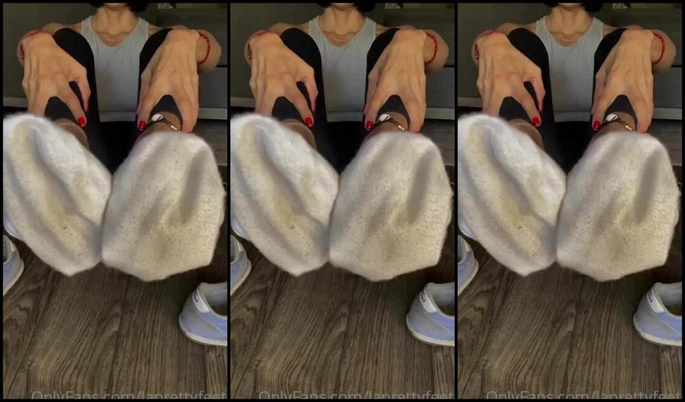 Laprettyfeet4 Nicknamed Laprettyfeet4 Onlyfans Take A Sniff