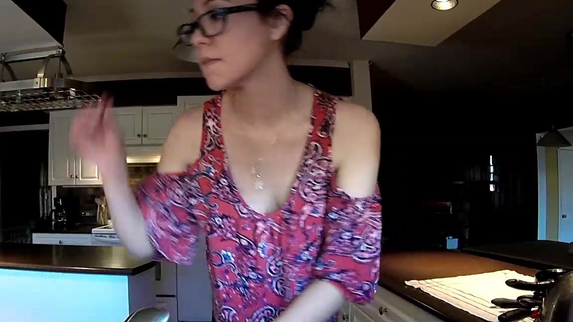 Amateur,Brunette,Housewives,Housecleaning,Down Blouse lilysage down blouse view housewife cleaning ManyVids