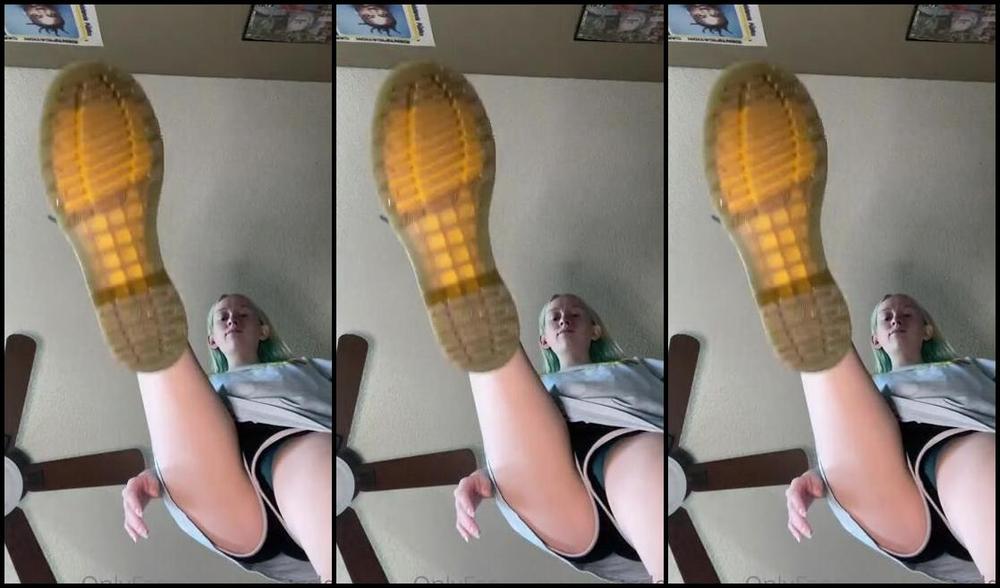 Skye Aka Solesofskye Onlyfans Poor Lil Guy Has Stumbled Upon A Giantess