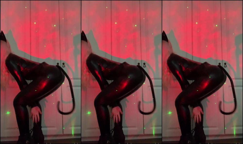 Ittybittyprettykitty Cat Woman Is Here To Seduce You And Make