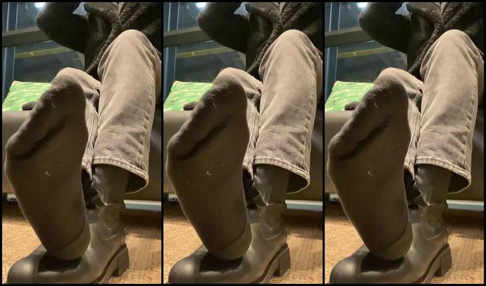 Anas Socks Nicknamed Anas Socks 01 17 2025 Onlyfans Video Would You Kiss My Feet In Public