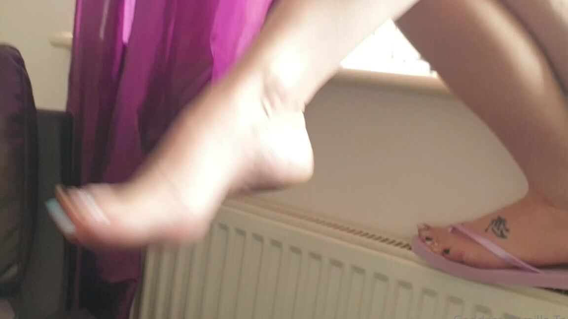 Greatbritishsoles Watch My Insane Arches While I Dangle My Flipflops