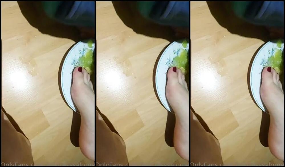 Queen Salome Onlyfans Ayamn Altnda Ezilmi Zm Suyunu Ien Sarho Olur Eziim Oxlyoxlyp