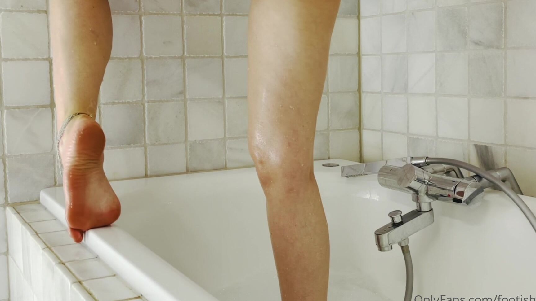 Footish Ann Today You Get A Minute Video In The Bathtub