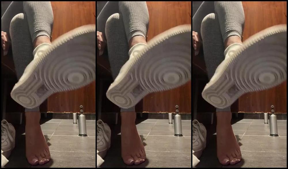 Feetangel Nicknamed Fallatmyfeet Foot Fetish 08 19 2024 Onlyfans Video I Sneaked Into The Gym Changing Rooms So I Could Let You Smell My Gym Soles