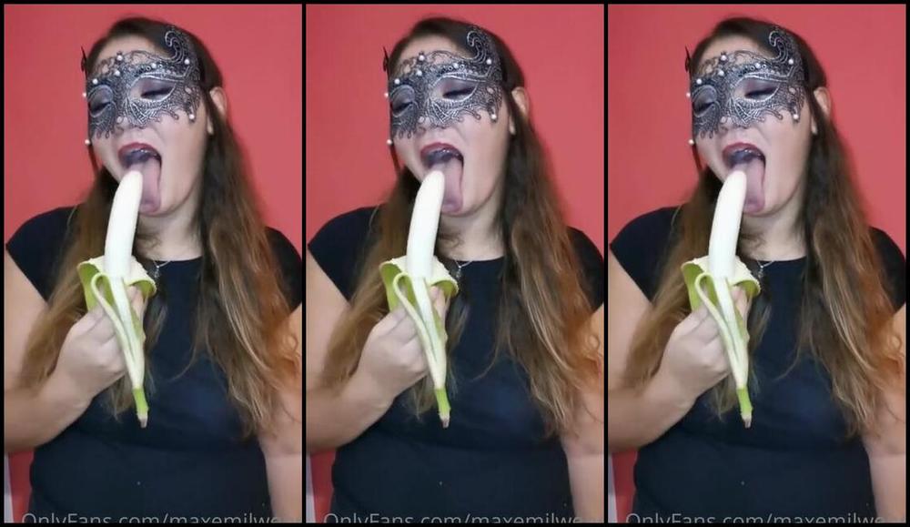 Emily Maxemilweber Nicknamed Maxemilweber 10 13 2020 Onlyfans Video Licking A Banana Urx