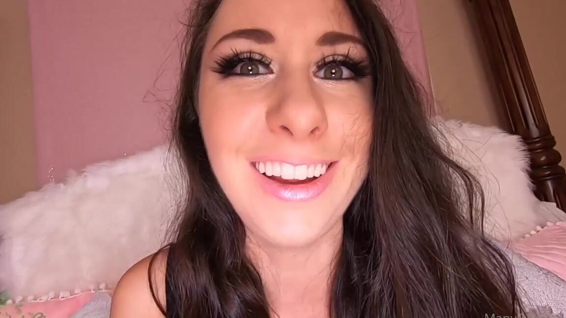 Dakota Charms Nicknamed Dakotacharms Onlyfans Did You Really Have To Wake Me Up Just Because I Had A Big Meal And Rested Doesnt Mean Im Not Sti