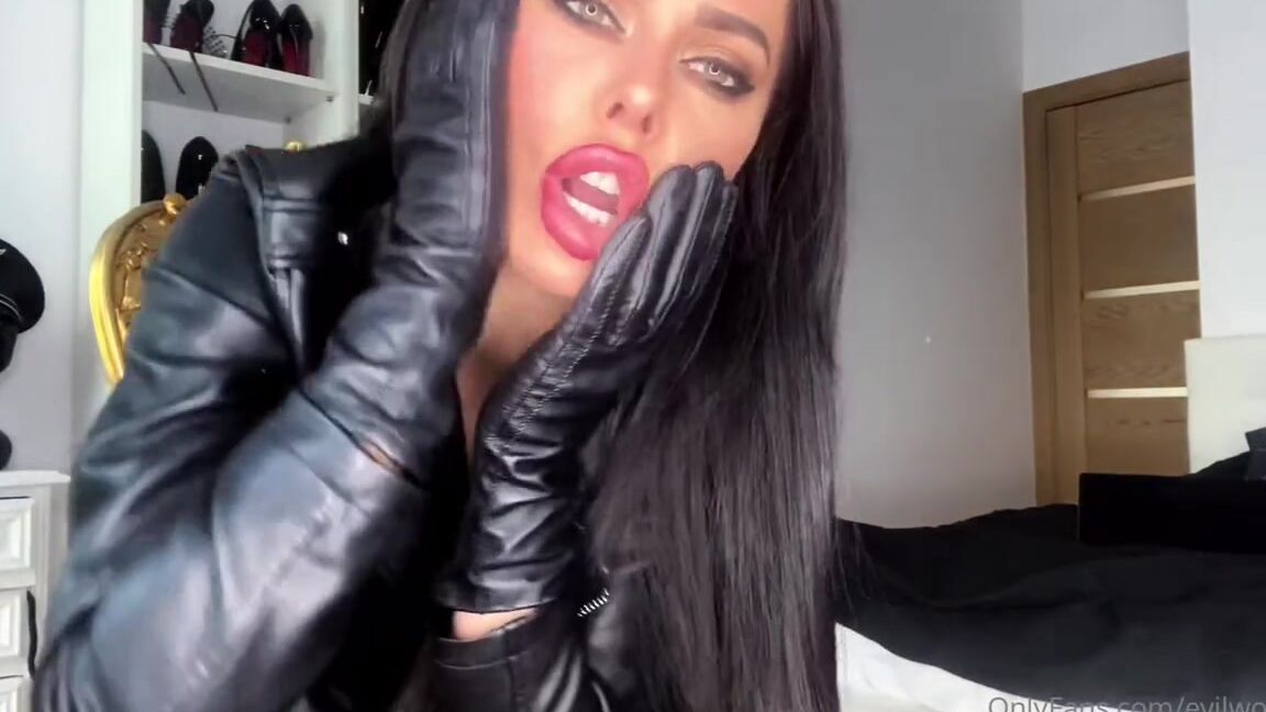 Evil Woman Something For Leather Fetishists Worship My Leather Gloves And Boots 80P