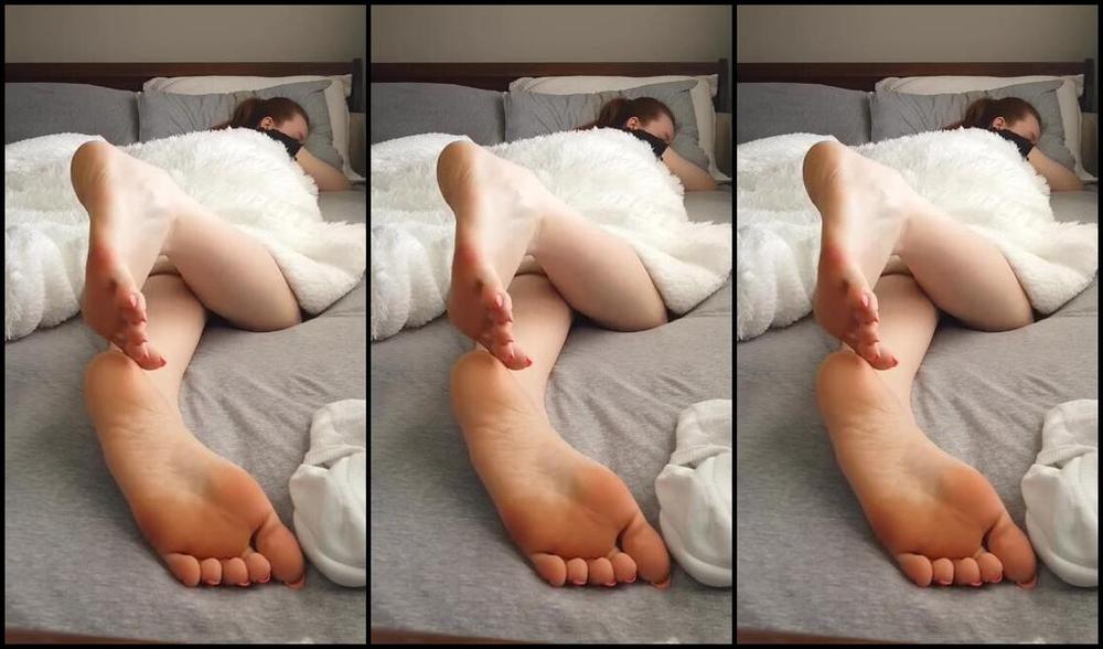 Goddess Lindsay Nicknamed Goddesslindsay Onlyfans Would You Make My Monday Morning And Give Me A Foot Rub Im Not A Morning Person Though So I May Fall