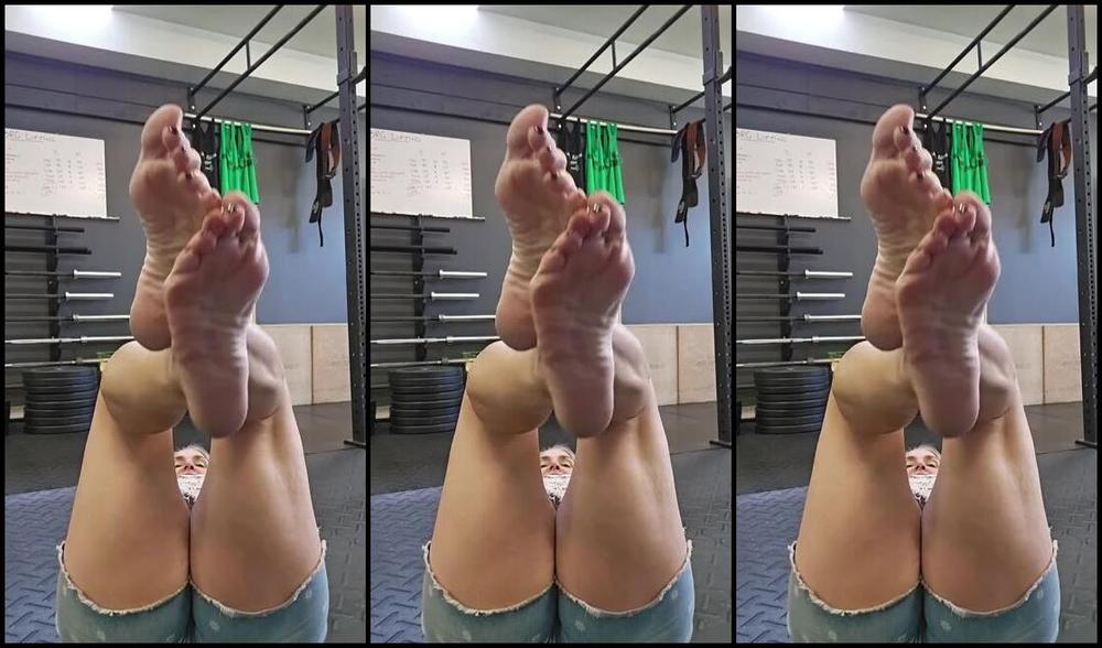 Flirtygirl370Z Nicknamed Flirtygirl370Z Onlyfans Alone In The Gym With You Vp