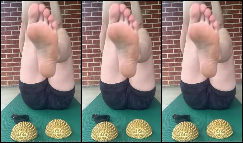 Nina Aka Fityoginina Onlyfans Yamuna Foot Roller Fun These Are Little Foot Strengtheners Idk How To Use Them Yet But I Expe Vbq
