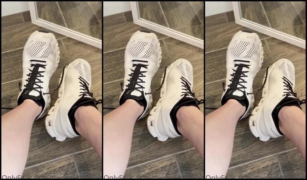 Brooke Jones Nicknamed Myposedtoesvip Onlyfans Who Would Want To Worship My Feet After A Long Sweaty Workout Is This Everything You Dreamed