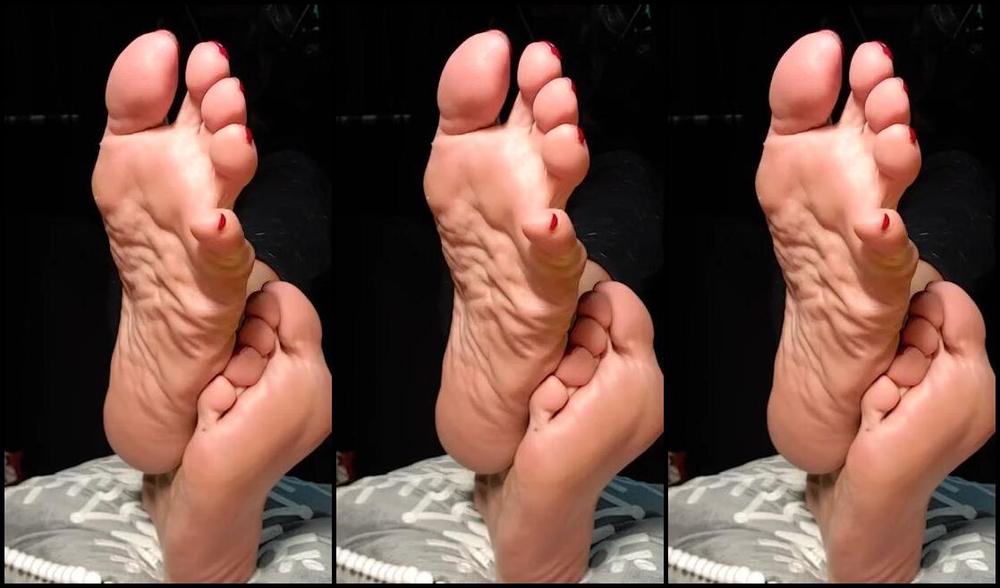 Flirtygirl370Z Nicknamed Flirtygirl370Z Onlyfans After A Long Day It Is Nice To Relax