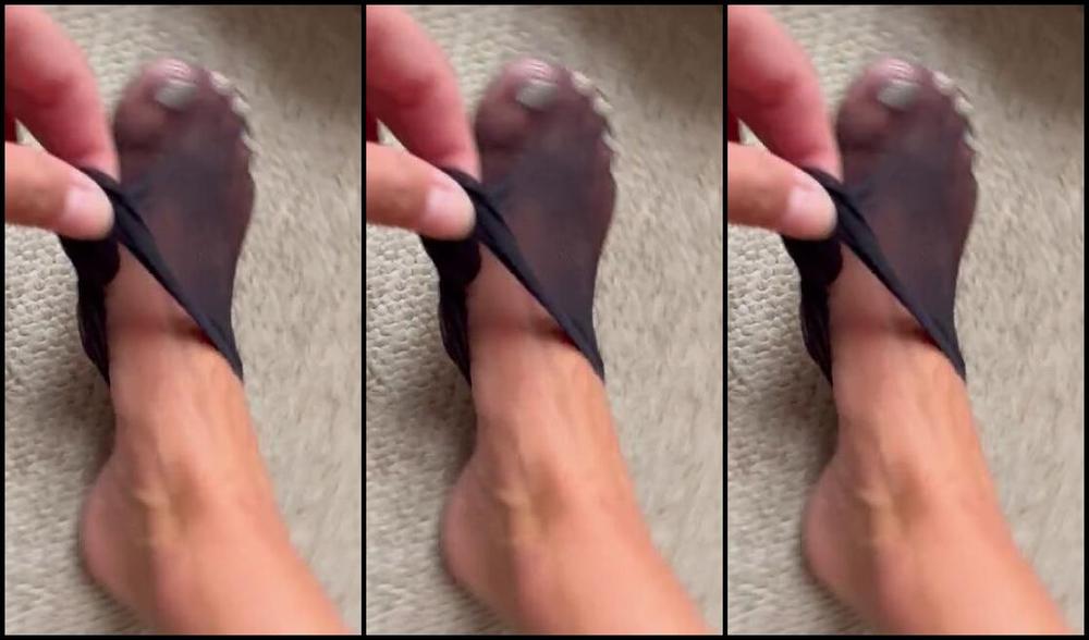 Miss Emma Rose Nicknamed Emmaemmarose Onlyfans Put Them In Your Mouth And Moan Hard For Me Mmmm So Salty Goddess